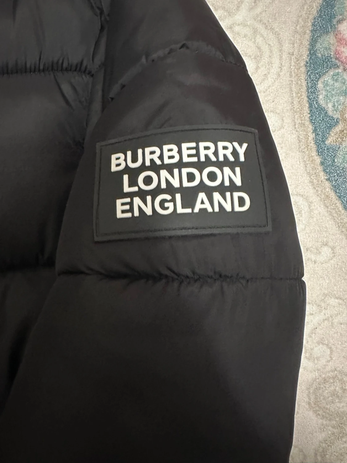 Svart pufferjacka från Burberry - 1