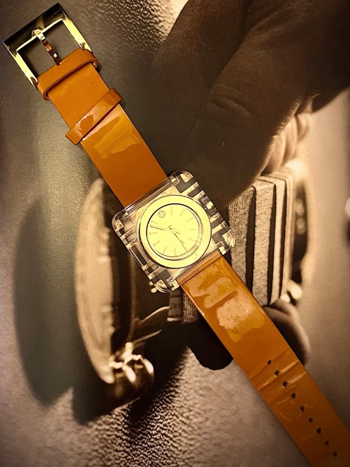 Tory Burch fyrkantig klocka i guld - 2