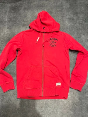 peak Performance Hoodie - Schysst Peak Performance Hoodie i storlek small. mycket fint skick!
