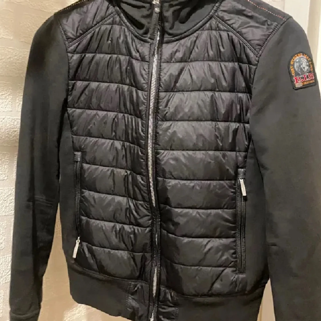 Svart pufferjacka från Parajumpers