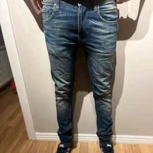 Tiger of Sweden selvedge Jeans - Selvedge Jeans från Tiger of sweden i storlek 29/32 📏Jeansen är slim och i mycket bra skick. Modellen är 177cm 