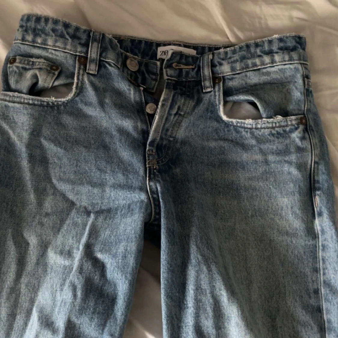 Ljusblå raka jeans från Zara - 2