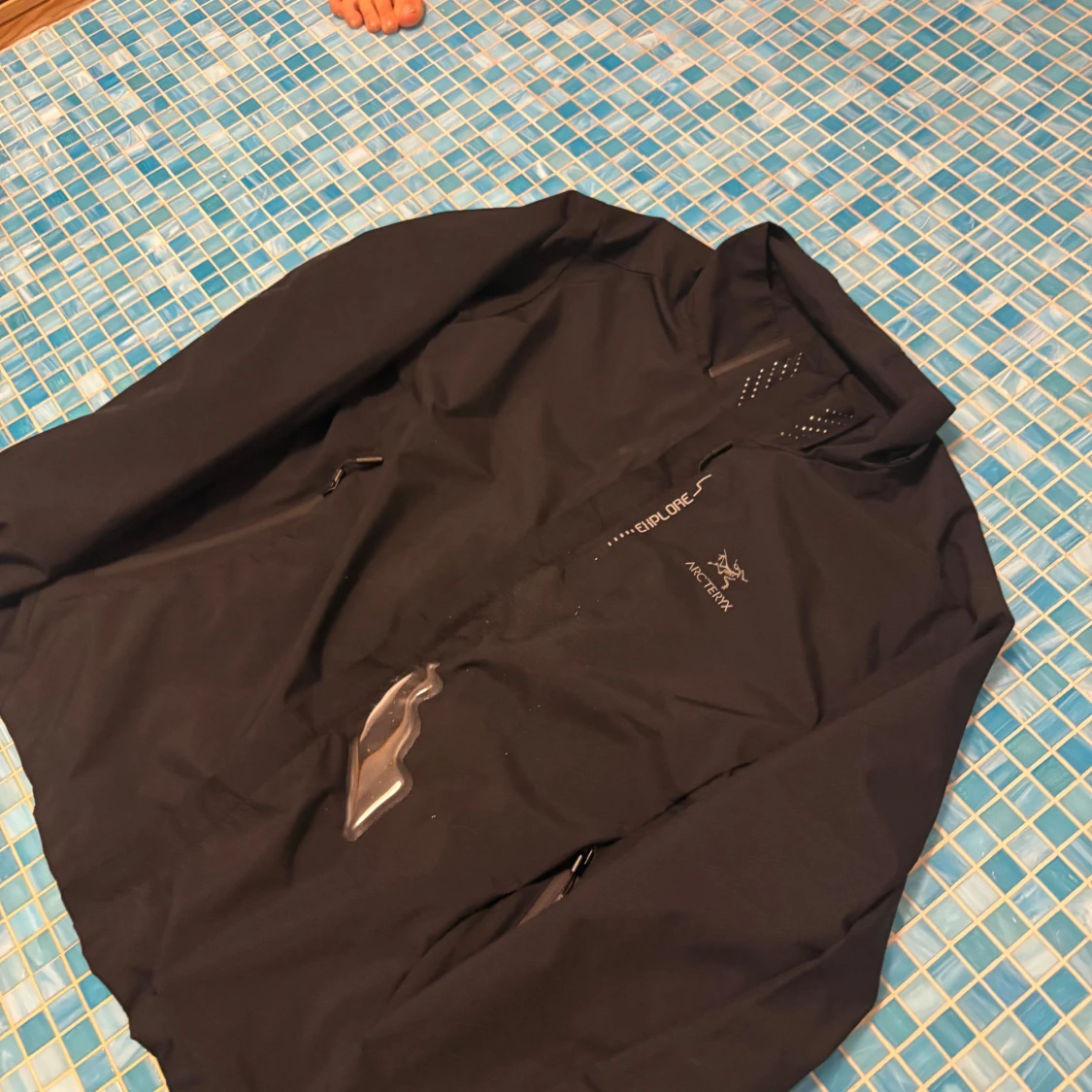 Svart vattentät jacka från Arc'teryx S - 1