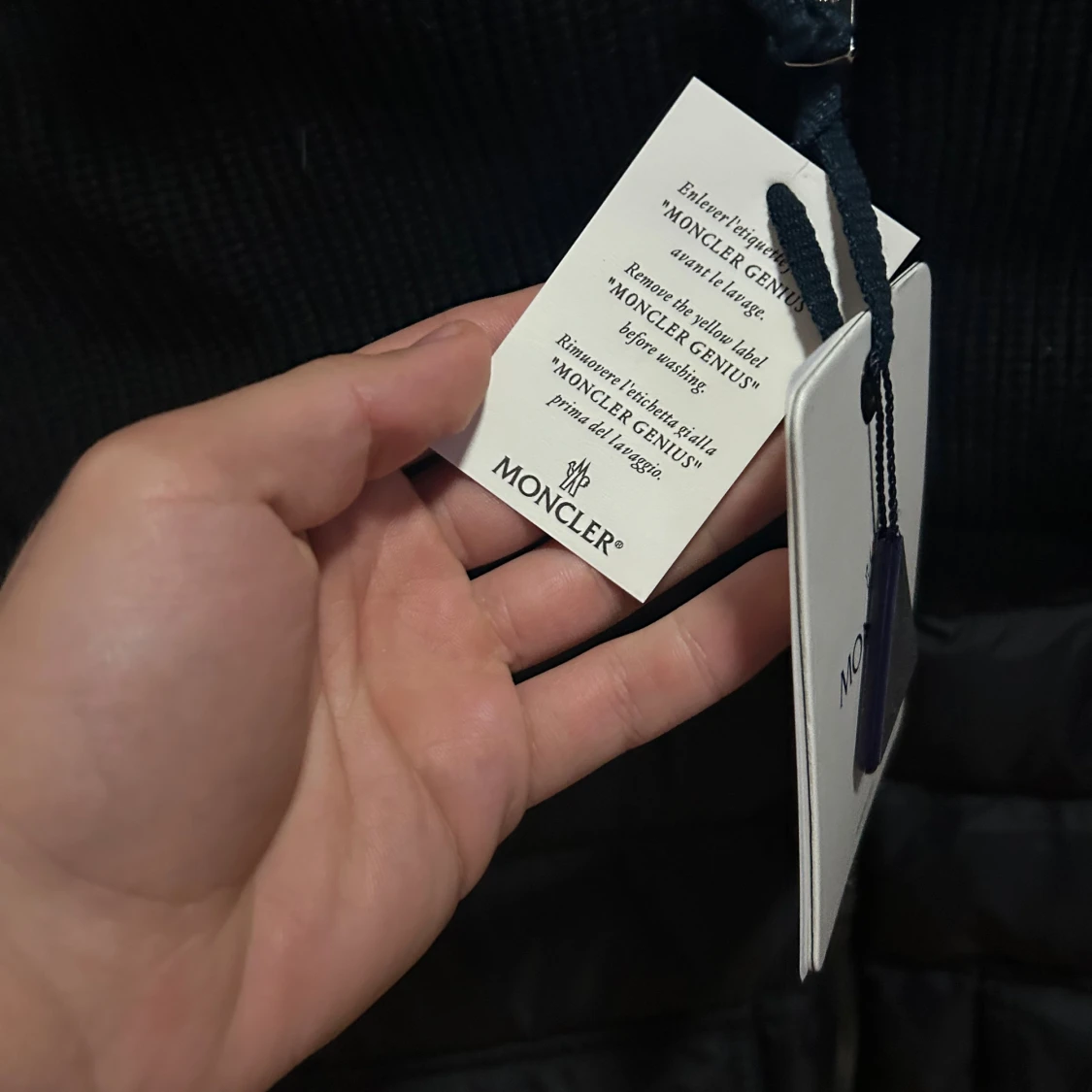 Svart stickad pufferjacka från Moncler - 1