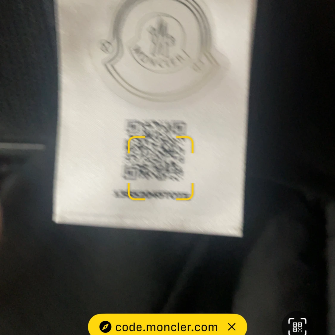 Svart pufferjacka från Moncler perfekt för höst-vinter🍂  - 4