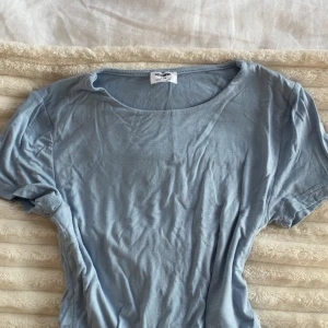 Ljusblå t-shirt från Cotton On - Fin mjuk ljusblå t-shirt från Cotton On i storlek S. Sitter så fint på!! 💕💕