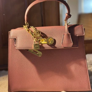 Burgundy Kelly Bag - Brand New H inspired burgundy kelly bag perfect for Fall and winter