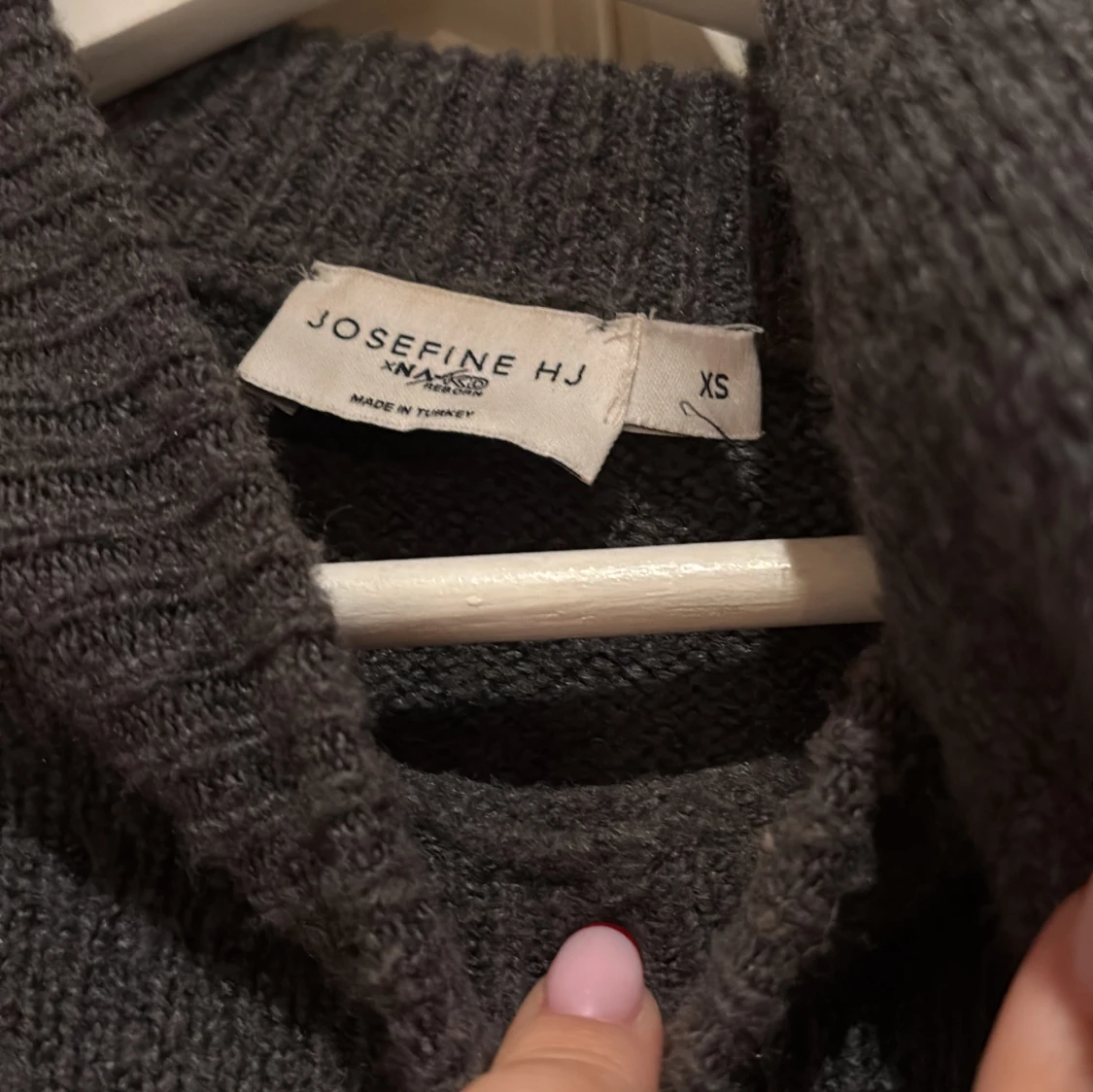 Mörkgrå stickad tröja Josefine HJ x NA-KD - 1