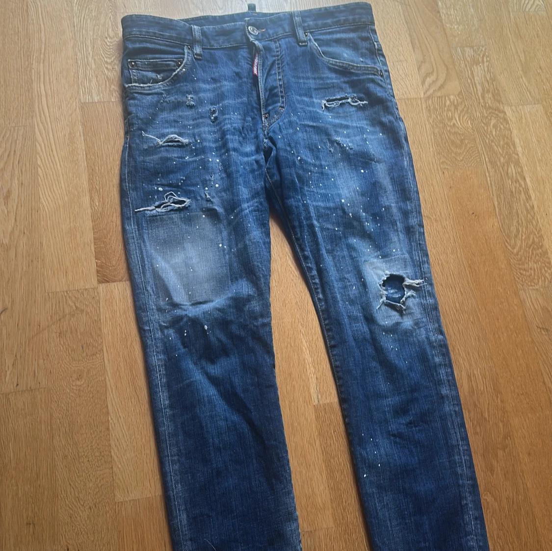 Blå distressed jeans från Dsquared2