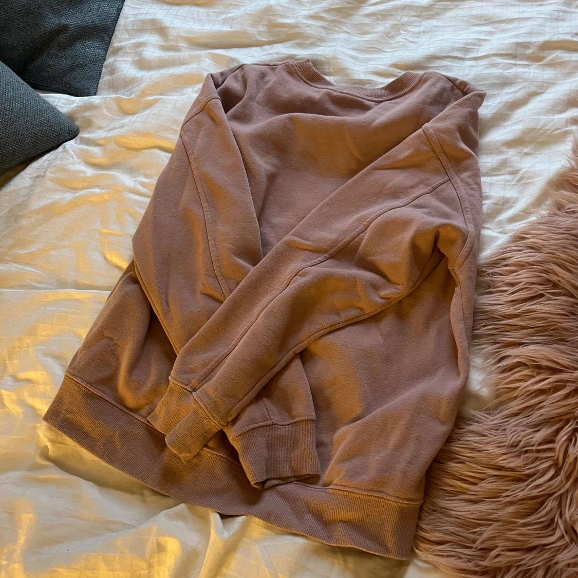 Ljusrosa sweatshirt från Amisu - 1