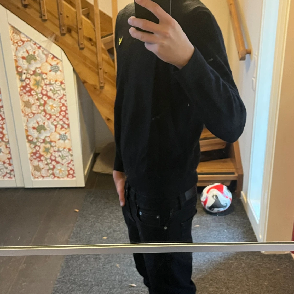 Svart stickad tröja från Lyle & Scott - 2