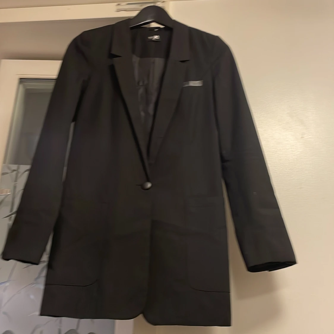 Stilren svart kavaj  - 2