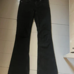 Svarta bootcut jeans - Jätte fina jeans!