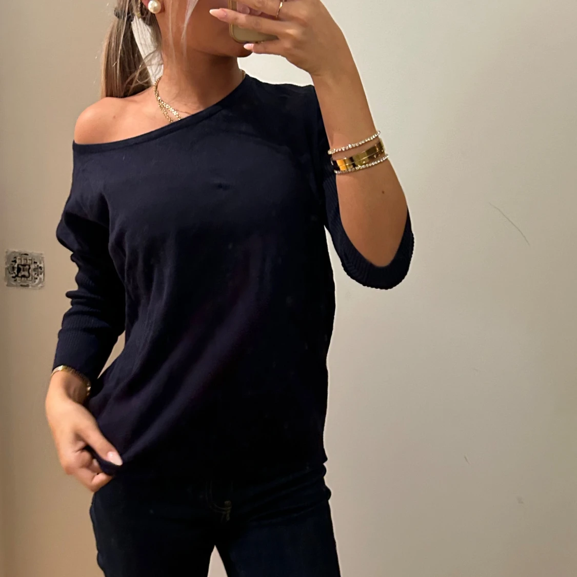 Mörkblå offshoulder stickad tröja - 3