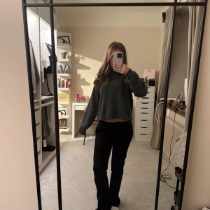 Stickad grå tröja  - En stickad grå tröja från hm. Använd fåtal gånger 💕