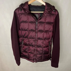 Massimodutti Cardigan - Riktigt soft dutti caridgan. Storlek S. Modellen är 185 och den är liten. Riktigt fint skick.