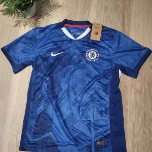 Chelsea FC 2025/26 - Chelsea FC hemma tröja från 2025/26. Priset kan diskuteras vid snabb köp. Kan skickas direkt 