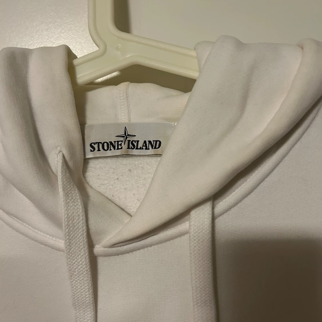 Vit hoodie från Stone Island M - Stone Island Compass Patch Drawstring Hoodie vit - 2