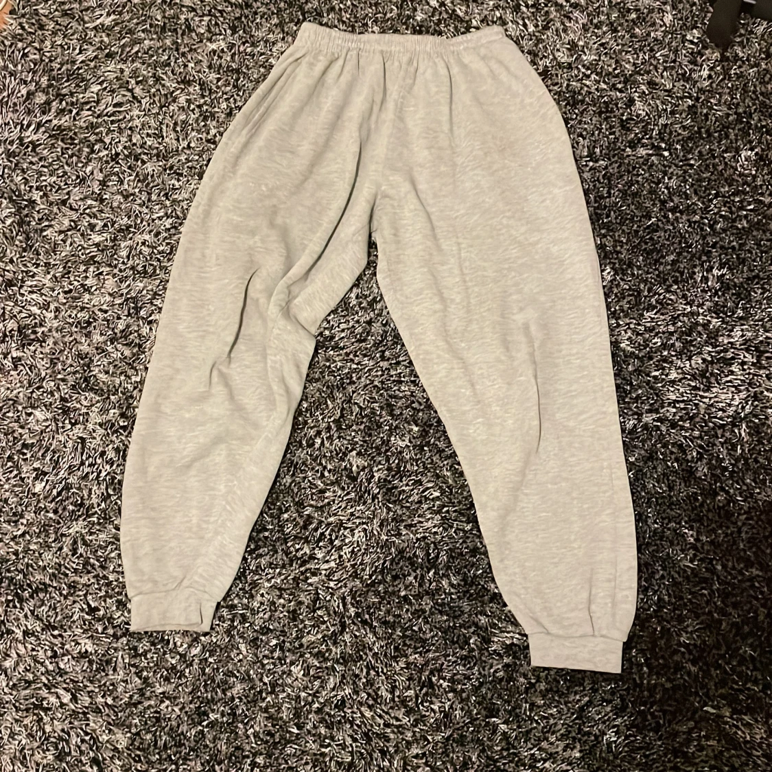 Grå mjukisbyxor från DFC, stl S