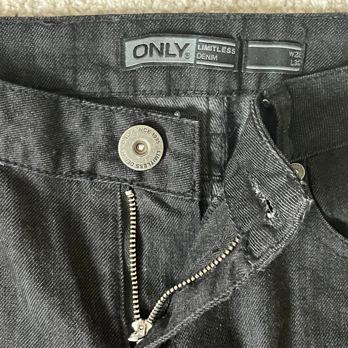 Svarta lågmidjade jeans från ONLY - 2