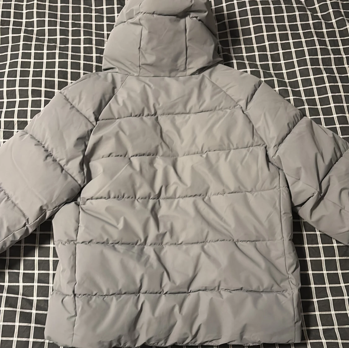 Grå pufferjacka från Pull&Bear - 1