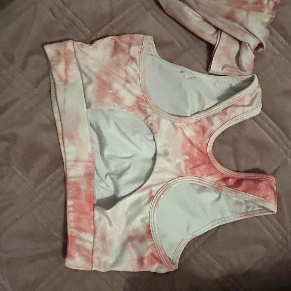 Rosa och vit sportig linnetopp - 1