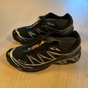 Salomon GT-6 Gore-Tex - Svarta/silver Salomon sneakers. Använda typ 2-3 gånger men inte för löpning. Pris kan diskuteras vid snabb affär