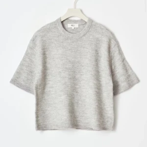 Stickad kortärmad från Gina tricot - Tröjan är i storlek xs och är från ginas premium quality. 