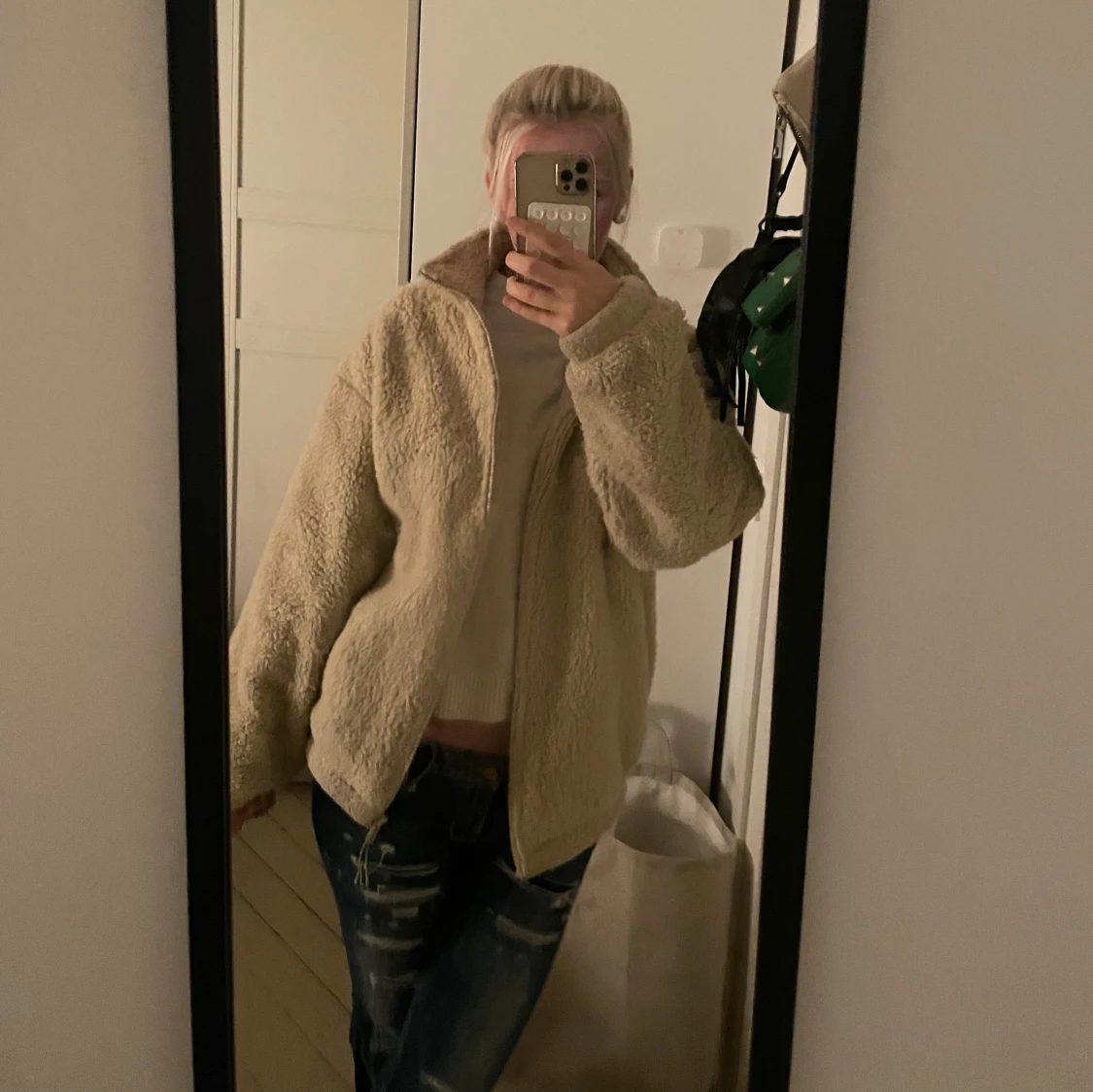 Beige teddyjacka med dragkedja