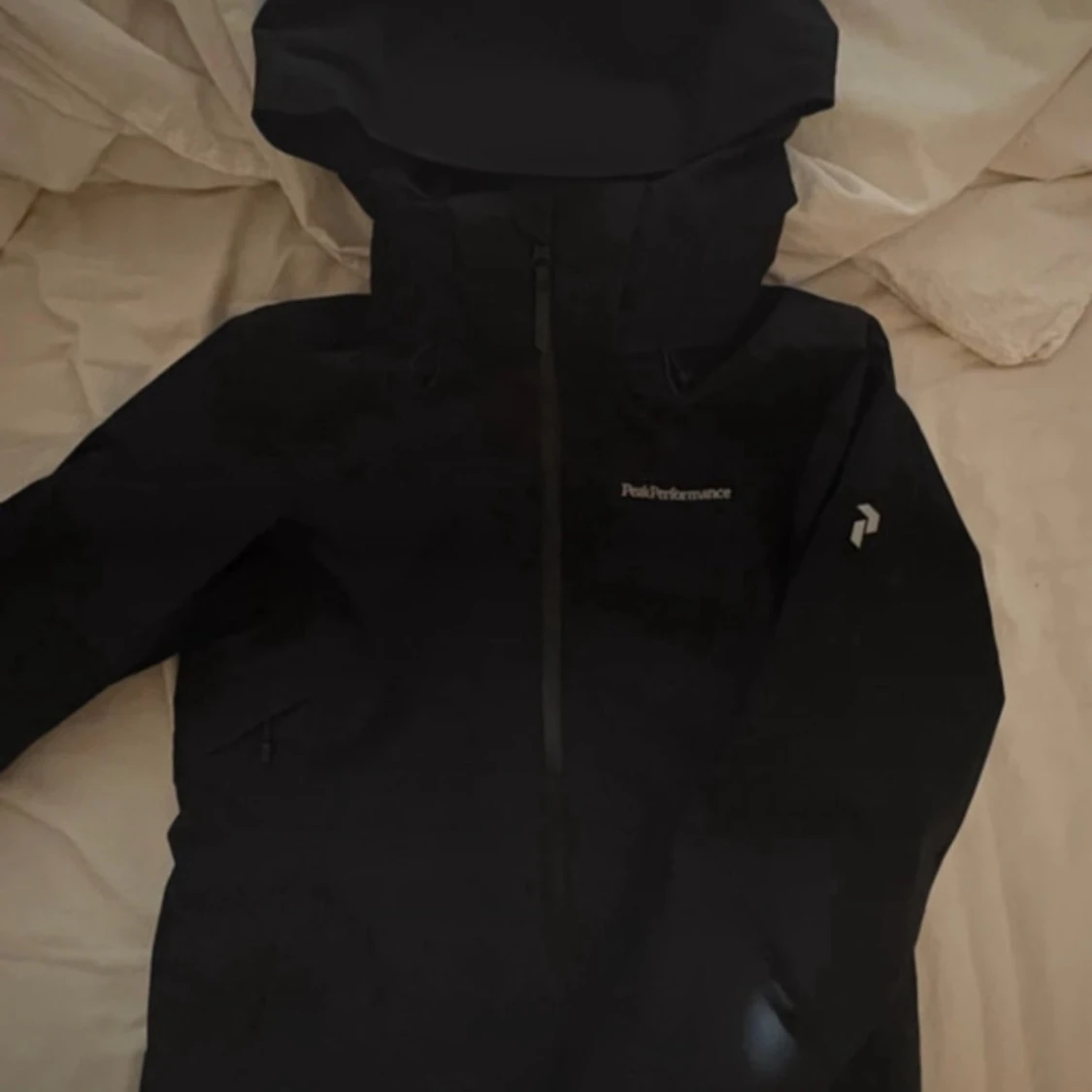 Svart skidjacka Peak Performance