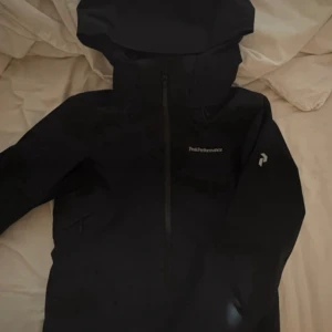 Svart skidjacka Peak Performance - jättefin 💘💘köpt förra året för typ 3500💘