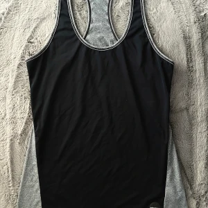 Linne - Skön träningslinne i ny skick från Björn Borg.  