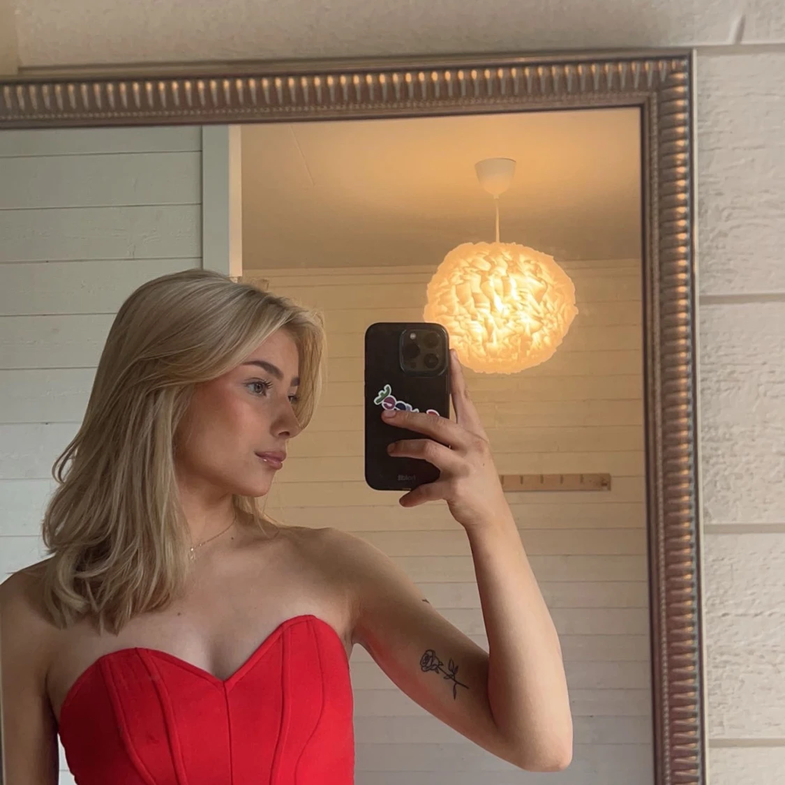 Röd axelbandslös topp - 1