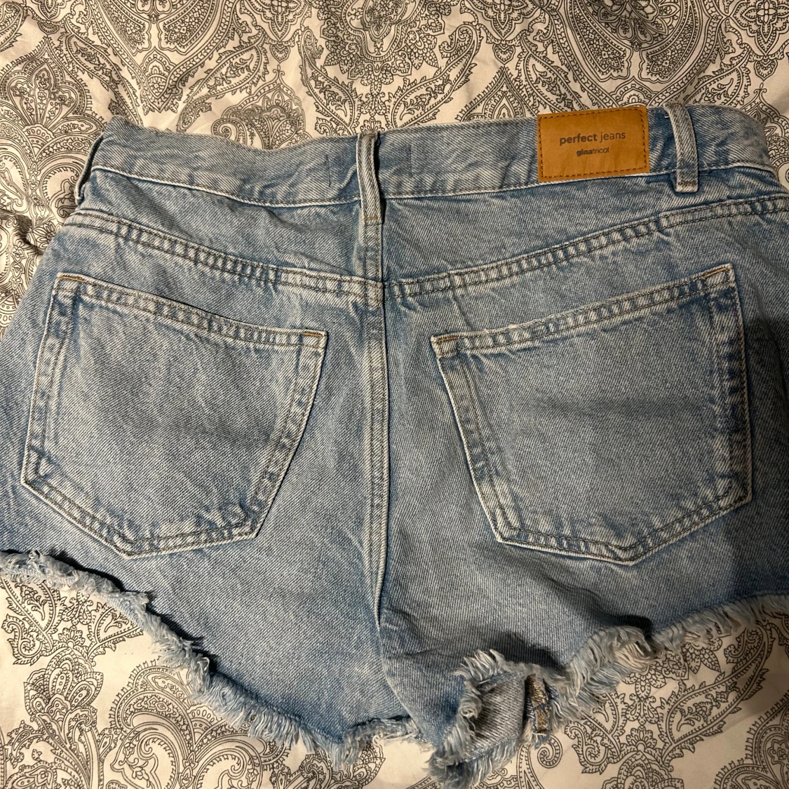 Lågmidjade jeansshorts - 1