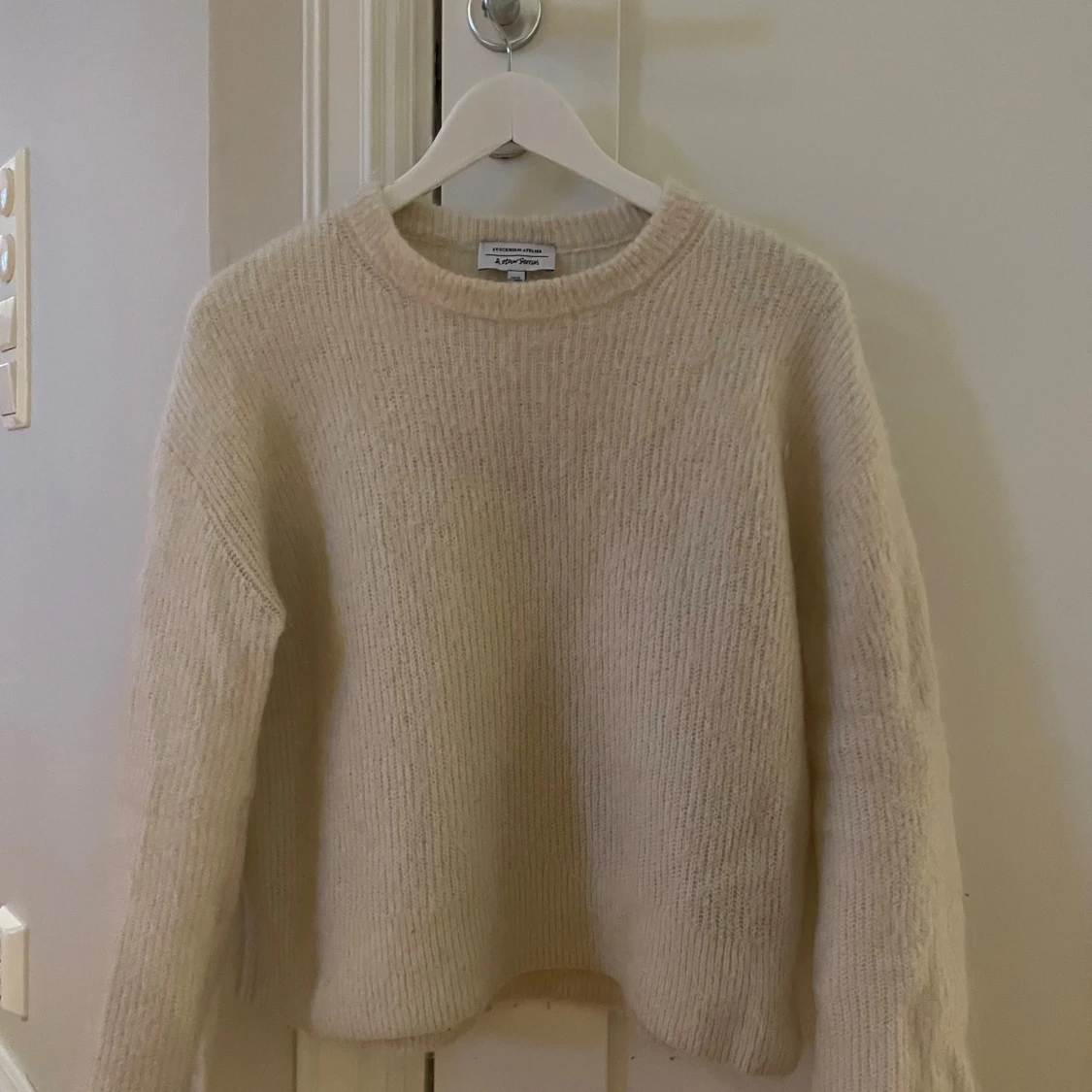 Vit stickad tröja