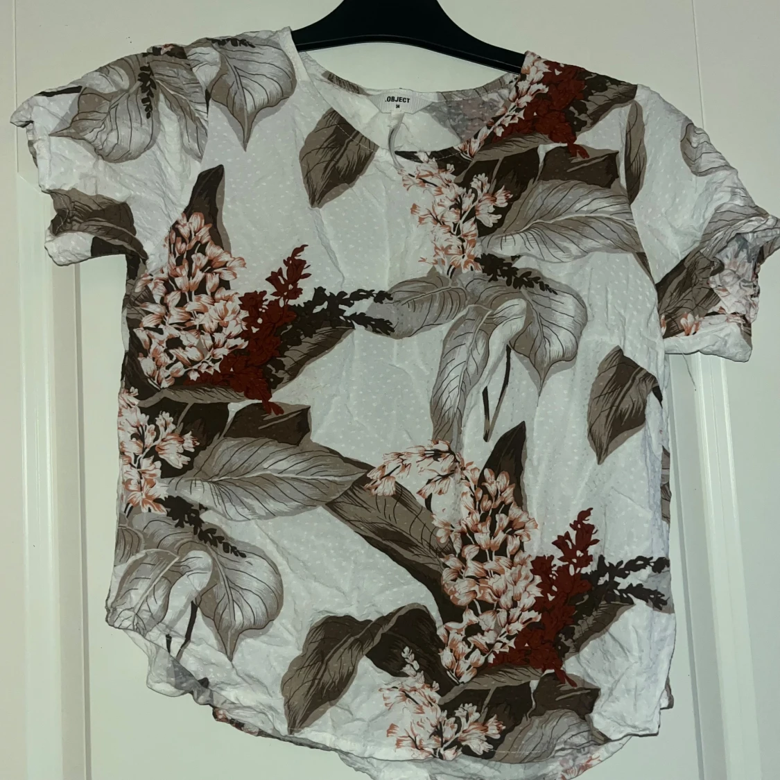 Blommig blus från Object, strl 34