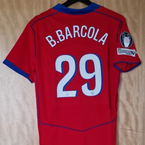 Bradley Barcola fotbollströja PSG 25-26 - Bradley Barcola PSG fotbollströja 25-26. Helt ny med tag. Storlek: Small