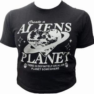 Graphic tshirt - jättefin tshirt med coolt tryck, i storlek s/xs 