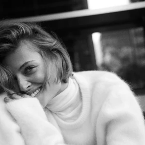 Ny  mohairtröja, strl S från H&M Premium  - Supermjuk och fluffig vit tröja från H&M Edition i mohair- och ullblandning. Klassisk rund halsringning, långärmad och med ribbade muddar. Perfekt för lager-på-lager och ger en clean, stilren vibe till din outfit.