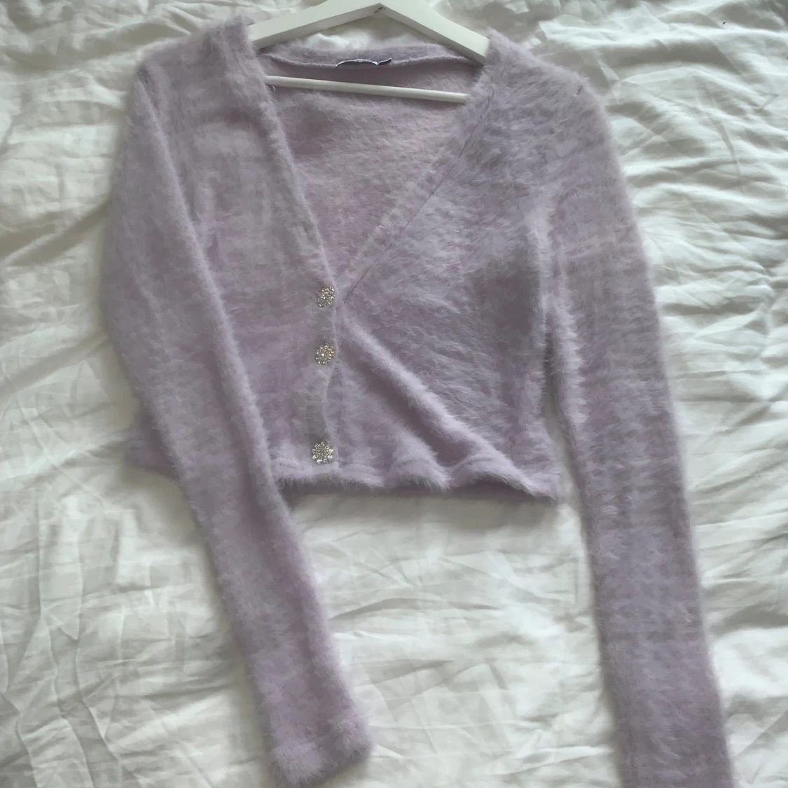 Ljuslila fluffig kofta från Stradivarius - 4