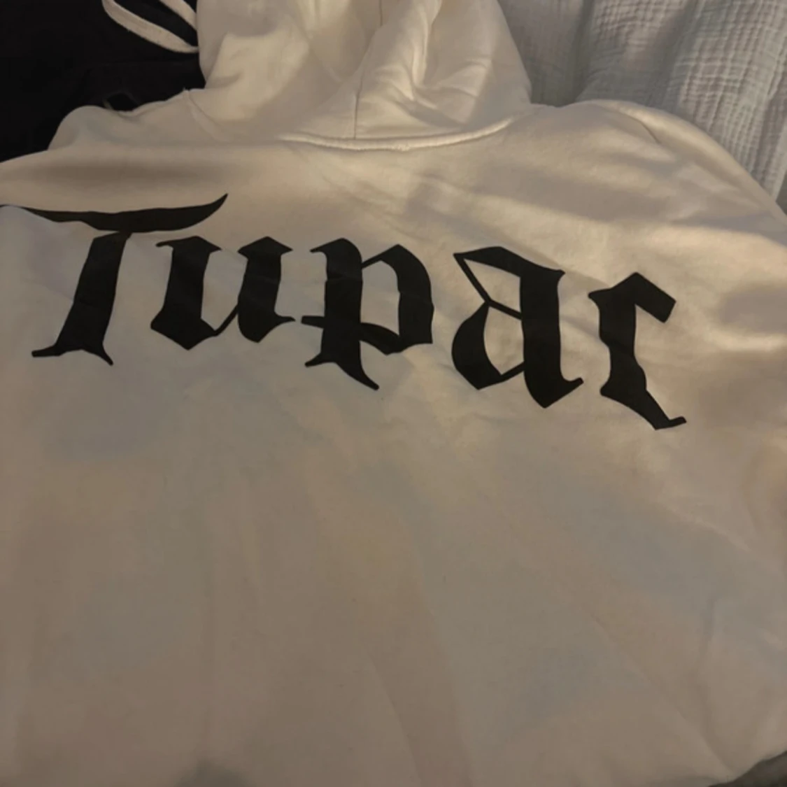 Vit Tupac hoodie från Bershka L - 2