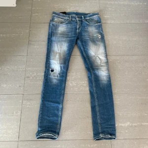 Dondup jeans  - Nya dondup jeans ena lappen har släppt men sitter fortfarande kvar bara att sy ihop. Modell George 