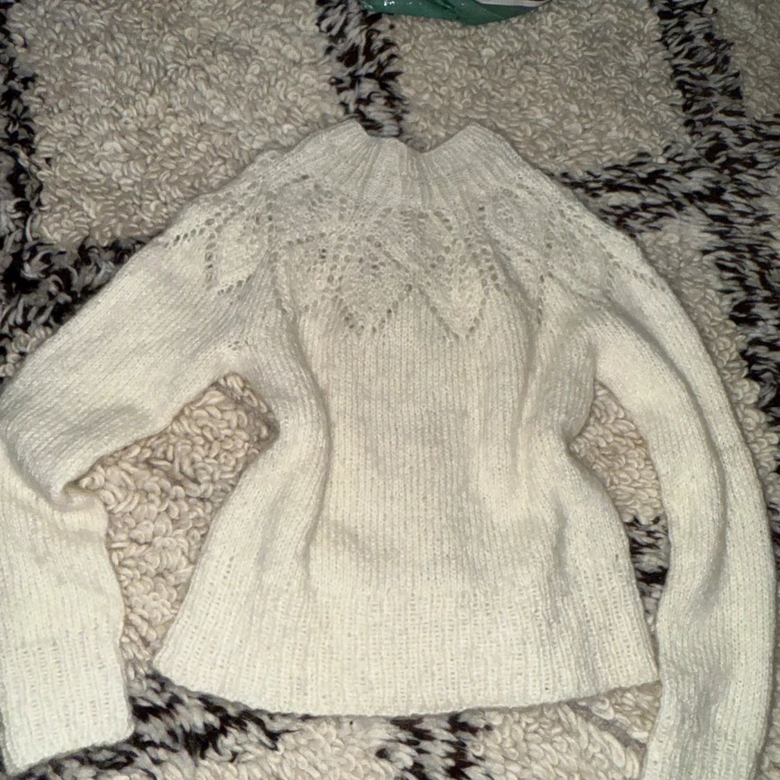 Vit/beige stickad tröja - 1