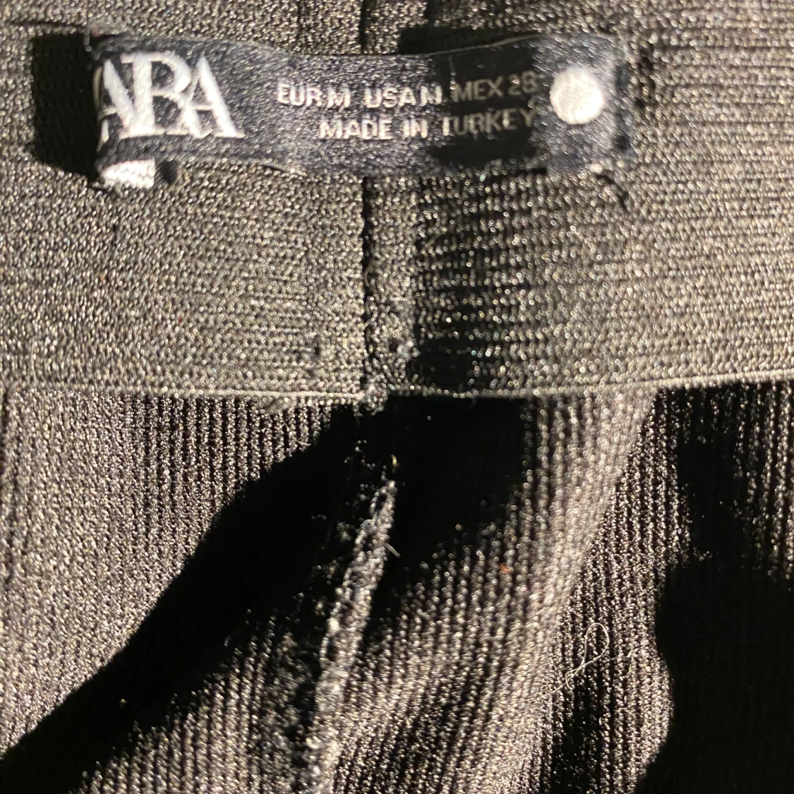 Svarta byxor från Zara i M - 1