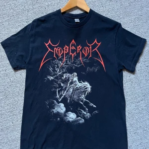 Emperor tröja - Emperor wrath of the tyrant album tröja med bak och framtryck, storlek M herr och användigts få gånger.