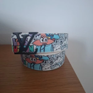 Snygg multi L V bälte  - Helt ny, flera bälten finns på min konto!