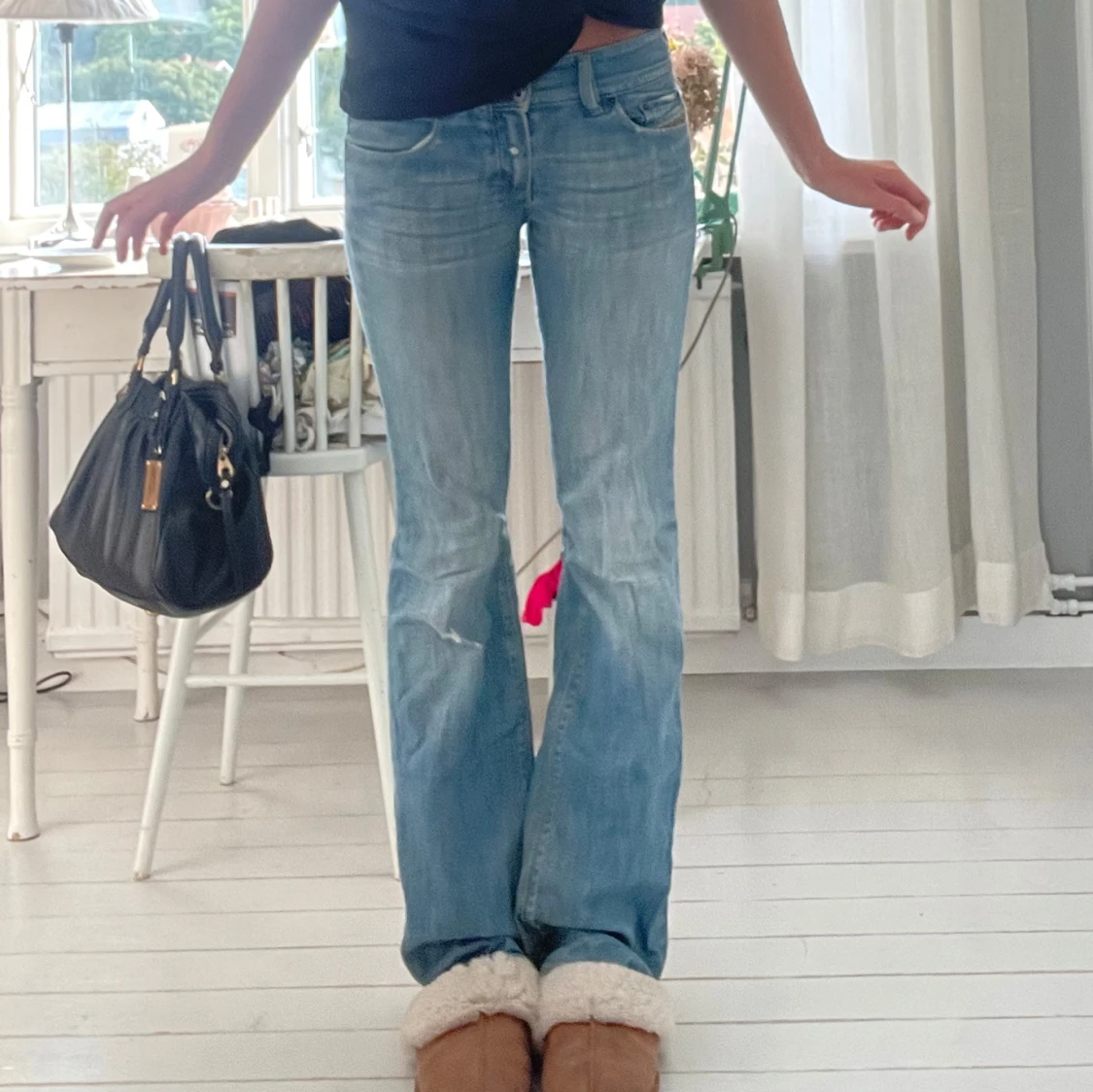 Ljusblå lågmidajde bootcut jeans från diesel