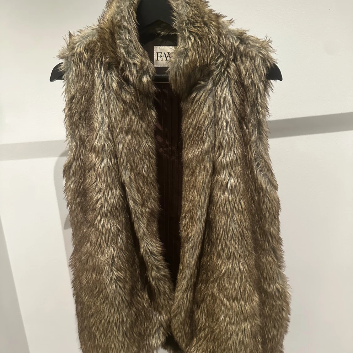 Brun pälsväst från FAV