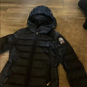 Jätte snygg jacka ÄKTA - Bra skick snygg på 