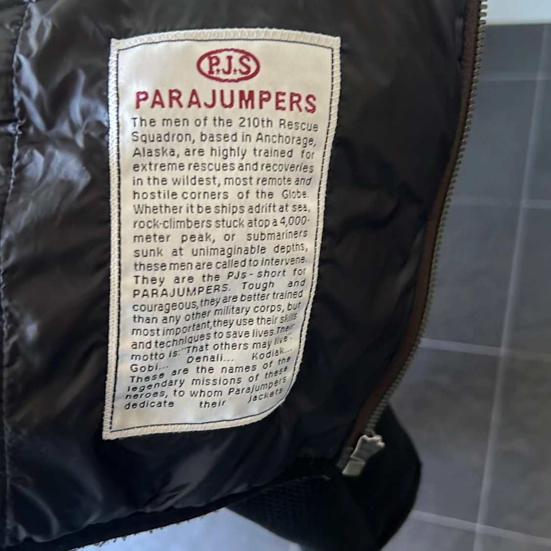 Svart dunväst från Parajumpers - 4